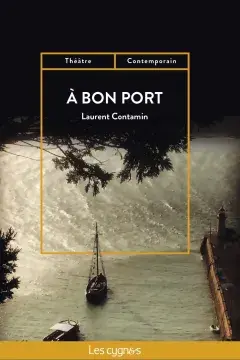 Un port, deux voiliers, une digue