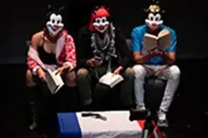 La Compagnie Bleu Nuit est composée d'anciens élèves de l'école La Cie Maritime de Montpellier, formation au cours de laquelle ils rencontrent la metteuse en scène Ana Karina Lombardi, traductrice de l'auteur uruguayen Santiago Sanguinetti qui porte haut le goût du jeu au sens premier. La scène est un champ d'expériences, un terrain d'exploration ! Des situations les plus absurdes, d'une logique qu'il s'amuse à pousser jusqu'au paroxysme, découlent des dialogues hilarants et tendus. Nos quatre jeunes étudia